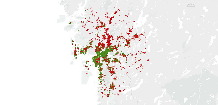 De röda punkterna indikerar objekt som sålts under genomsnittspris medan de gröna indikerar ett försäljningspris över genomsnitt.