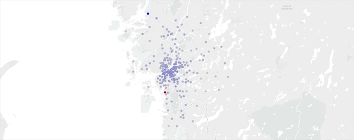 Budgivningstrender för klustren från den själv organiserade kartan (SOM). Mörkt blå indikerar stor positiv prisskillnad medan rött indikerar att bostadäder i klustret i genomsnitt sålts för under utgångspris.