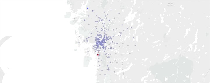 Budgivningstrender för klustren från den själv organiserade kartan (SOM). Mörkt blå indikerar stor positiv prisskillnad medan rött indikerar att bostadäder i klustret i genomsnitt sålts för under utgångspris.
